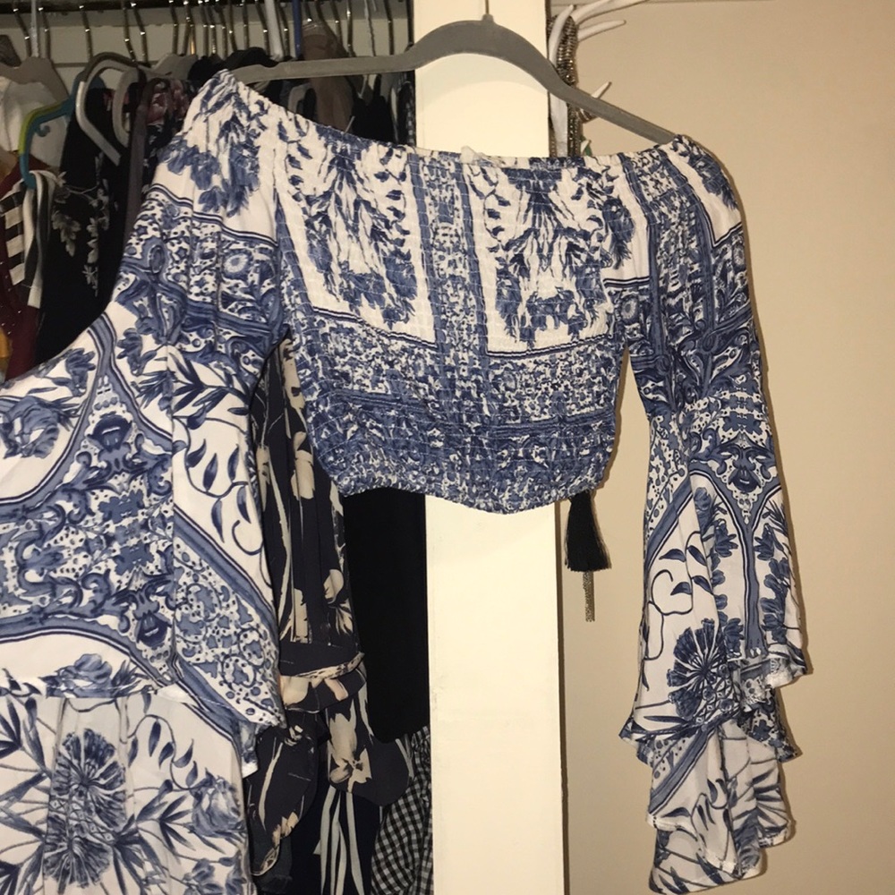 Never been worn LF flowy crop top